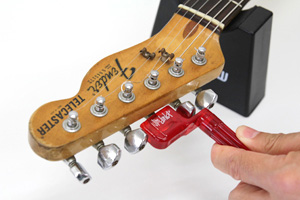 弦を緩めて外す